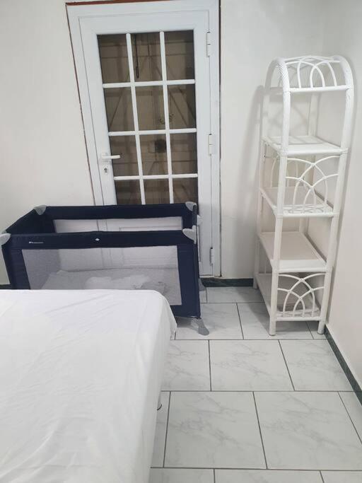 Le Sable Bleu - Evasion Tropicale A Sainte-Anne - Plage 5Min - Piscine - Parking - Logement Climatise - Vue Sur Les Palmiers - Parfait Pour Sejours En Famille Ou Entre Amis Esterno foto