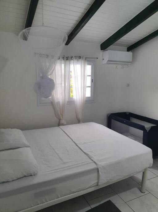 Le Sable Bleu - Evasion Tropicale A Sainte-Anne - Plage 5Min - Piscine - Parking - Logement Climatise - Vue Sur Les Palmiers - Parfait Pour Sejours En Famille Ou Entre Amis Esterno foto