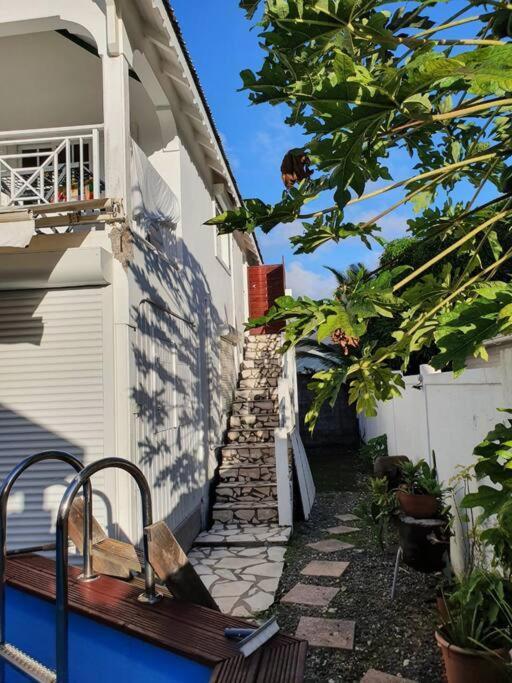 Le Sable Bleu - Evasion Tropicale A Sainte-Anne - Plage 5Min - Piscine - Parking - Logement Climatise - Vue Sur Les Palmiers - Parfait Pour Sejours En Famille Ou Entre Amis Esterno foto