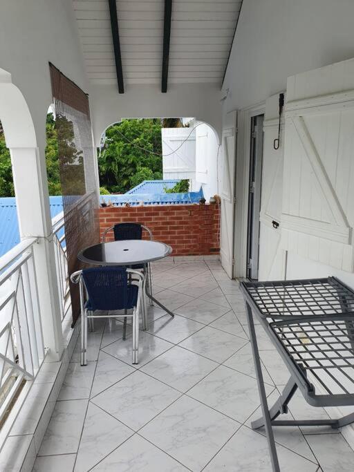 Le Sable Bleu - Evasion Tropicale A Sainte-Anne - Plage 5Min - Piscine - Parking - Logement Climatise - Vue Sur Les Palmiers - Parfait Pour Sejours En Famille Ou Entre Amis Esterno foto