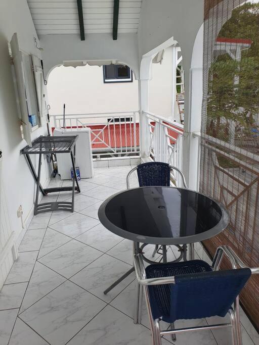 Le Sable Bleu - Evasion Tropicale A Sainte-Anne - Plage 5Min - Piscine - Parking - Logement Climatise - Vue Sur Les Palmiers - Parfait Pour Sejours En Famille Ou Entre Amis Esterno foto