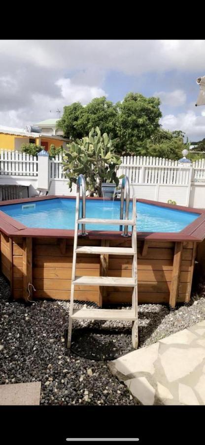 Le Sable Bleu - Evasion Tropicale A Sainte-Anne - Plage 5Min - Piscine - Parking - Logement Climatise - Vue Sur Les Palmiers - Parfait Pour Sejours En Famille Ou Entre Amis Esterno foto