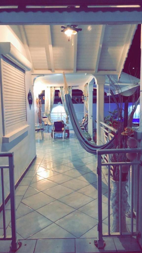 Le Sable Bleu - Evasion Tropicale A Sainte-Anne - Plage 5Min - Piscine - Parking - Logement Climatise - Vue Sur Les Palmiers - Parfait Pour Sejours En Famille Ou Entre Amis Esterno foto
