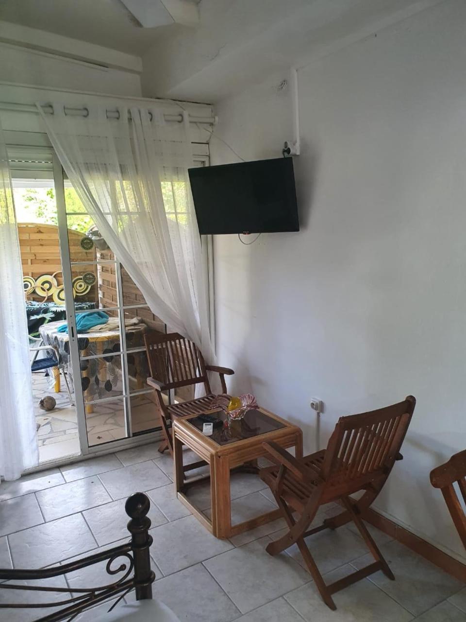 Le Sable Bleu - Evasion Tropicale A Sainte-Anne - Plage 5Min - Piscine - Parking - Logement Climatise - Vue Sur Les Palmiers - Parfait Pour Sejours En Famille Ou Entre Amis Esterno foto