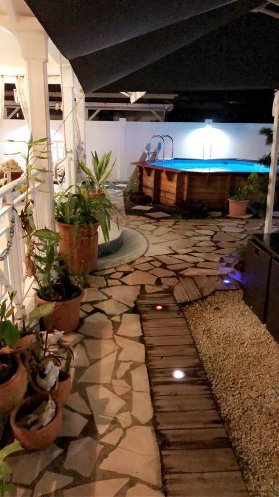 Le Sable Bleu - Evasion Tropicale A Sainte-Anne - Plage 5Min - Piscine - Parking - Logement Climatise - Vue Sur Les Palmiers - Parfait Pour Sejours En Famille Ou Entre Amis Esterno foto