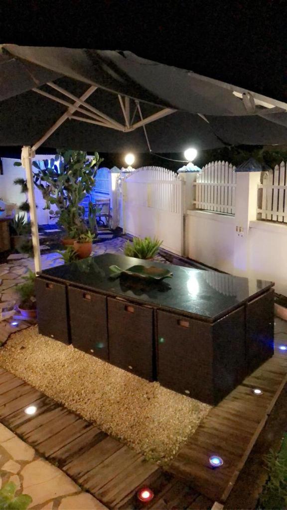 Le Sable Bleu - Evasion Tropicale A Sainte-Anne - Plage 5Min - Piscine - Parking - Logement Climatise - Vue Sur Les Palmiers - Parfait Pour Sejours En Famille Ou Entre Amis Esterno foto